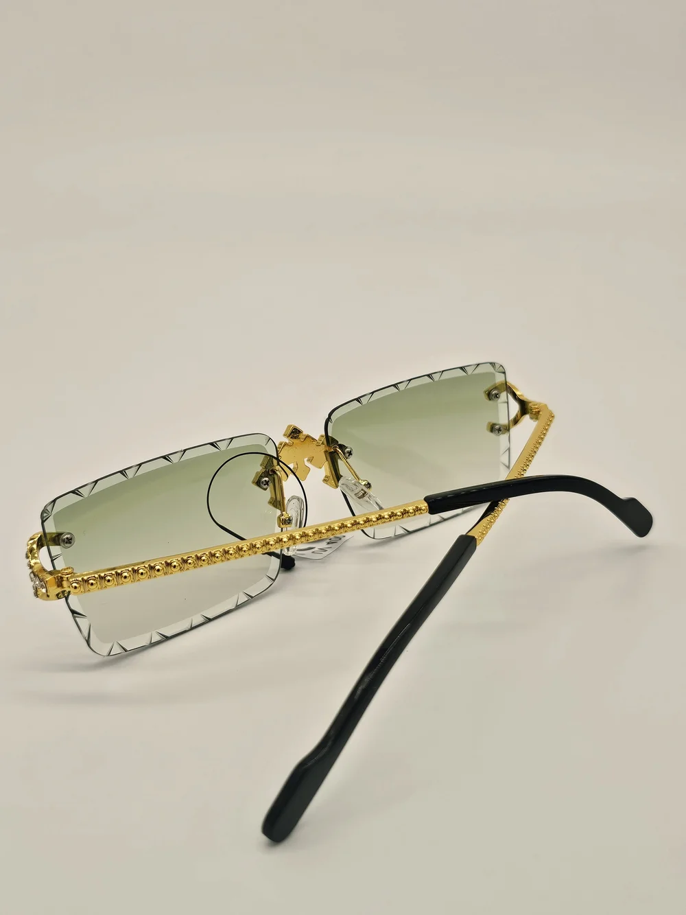 vu Gold-Trim Green Gradient Rimless Sunglasses